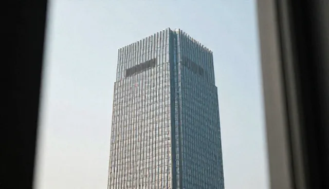 ai提示词交易插画提示词，两种做法的取舍对比